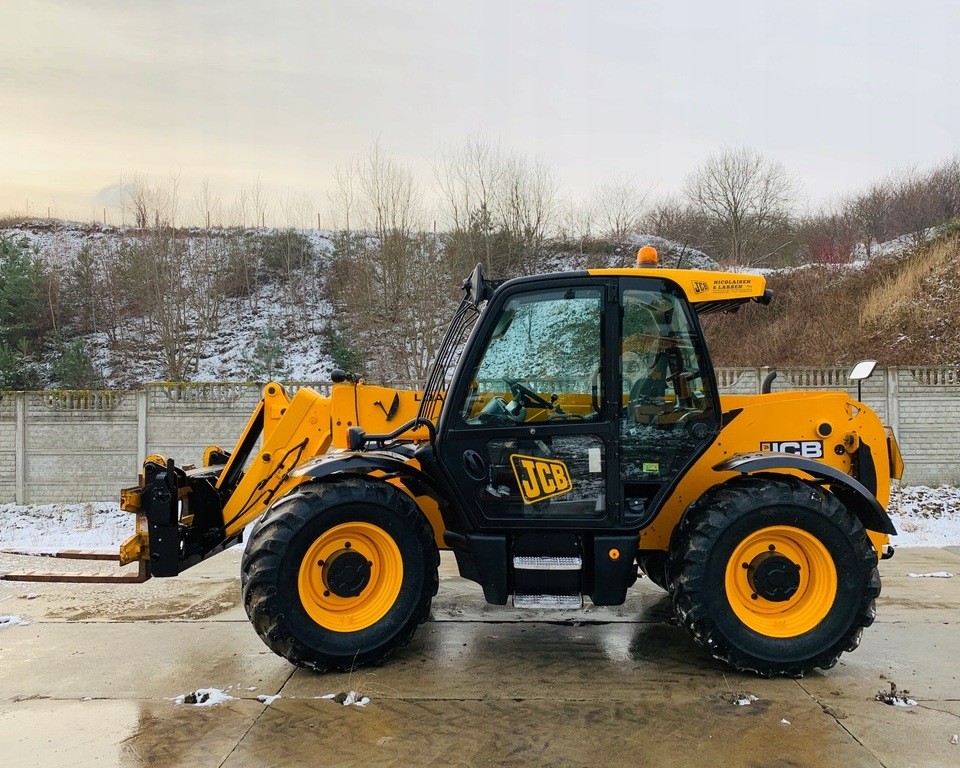 Телескопический погрузчик jcb 531-70